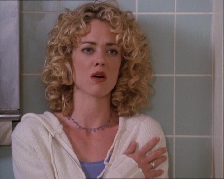 Charmed-Online-dot-net_121LoveHurts1428.jpg Charmed-Online-dot-net_121LoveHurts1428.jpg