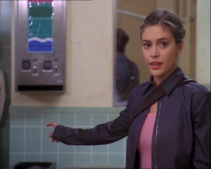 Charmed-Online-dot-net_121LoveHurts1431.jpg Charmed-Online-dot-net_121LoveHurts1431.jpg