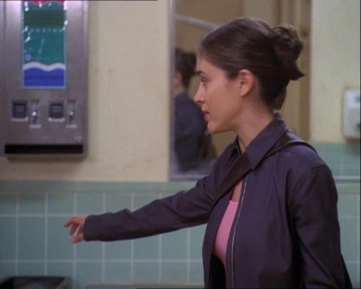 Charmed-Online-dot-net_121LoveHurts1432.jpg Charmed-Online-dot-net_121LoveHurts1432.jpg