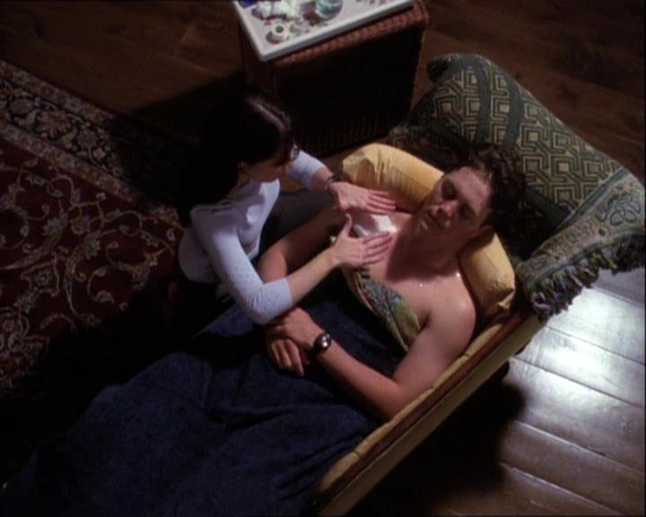 Charmed-Online-dot-net_121LoveHurts1449.jpg Charmed-Online-dot-net_121LoveHurts1449.jpg