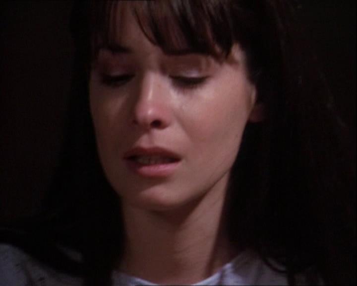 Charmed-Online-dot-net_121LoveHurts1476.jpg Charmed-Online-dot-net_121LoveHurts1476.jpg