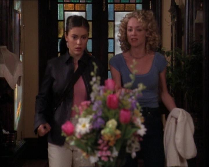 Charmed-Online-dot-net_121LoveHurts1488.jpg Charmed-Online-dot-net_121LoveHurts1488.jpg