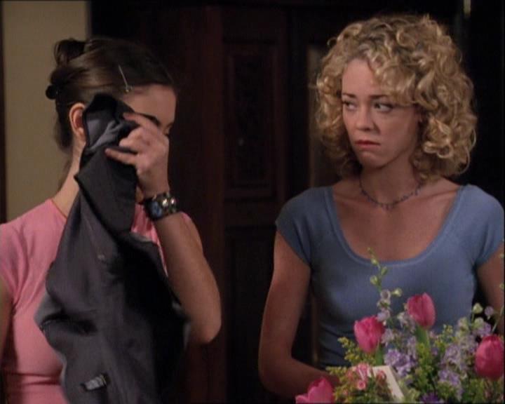 Charmed-Online-dot-net_121LoveHurts1513.jpg Charmed-Online-dot-net_121LoveHurts1513.jpg