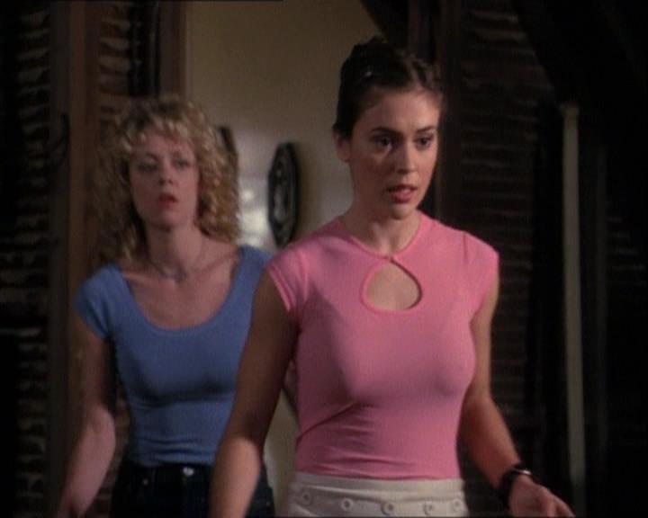 Charmed-Online-dot-net_121LoveHurts1518.jpg Charmed-Online-dot-net_121LoveHurts1518.jpg