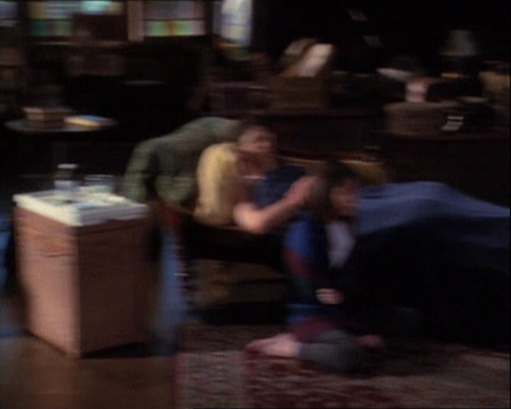 Charmed-Online-dot-net_121LoveHurts1519.jpg Charmed-Online-dot-net_121LoveHurts1519.jpg