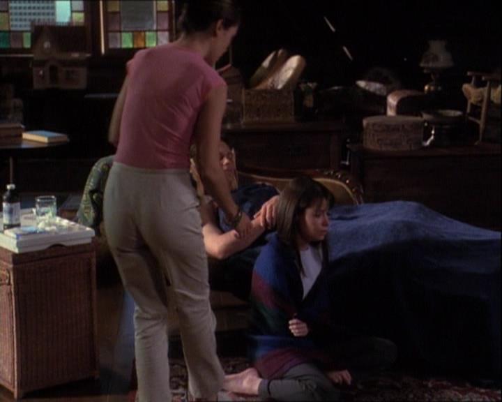 Charmed-Online-dot-net_121LoveHurts1525.jpg Charmed-Online-dot-net_121LoveHurts1525.jpg