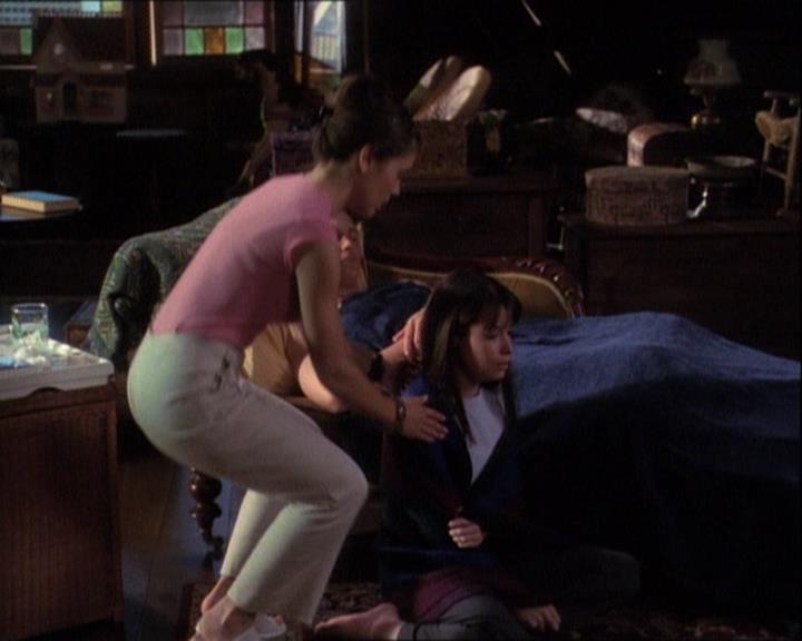 Charmed-Online-dot-net_121LoveHurts1526.jpg Charmed-Online-dot-net_121LoveHurts1526.jpg