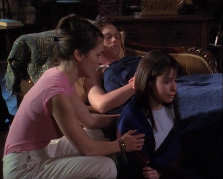 Charmed-Online-dot-net_121LoveHurts1531.jpg Charmed-Online-dot-net_121LoveHurts1531.jpg