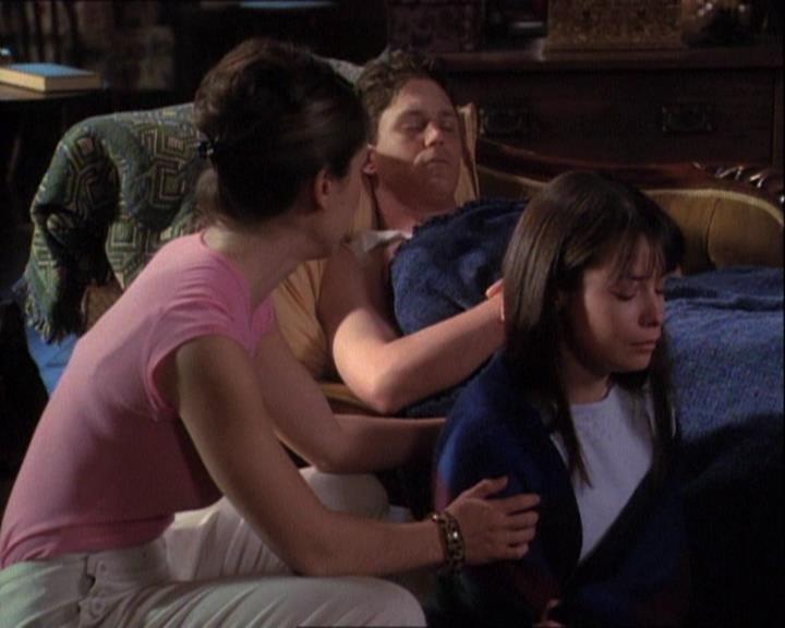 Charmed-Online-dot-net_121LoveHurts1532.jpg Charmed-Online-dot-net_121LoveHurts1532.jpg
