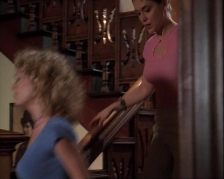 Charmed-Online-dot-net_121LoveHurts1545.jpg Charmed-Online-dot-net_121LoveHurts1545.jpg