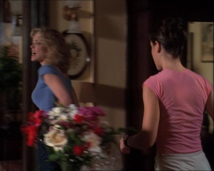 Charmed-Online-dot-net_121LoveHurts1547.jpg Charmed-Online-dot-net_121LoveHurts1547.jpg