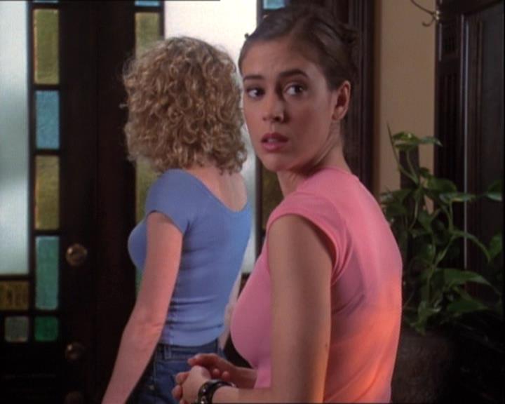 Charmed-Online-dot-net_121LoveHurts1572.jpg Charmed-Online-dot-net_121LoveHurts1572.jpg