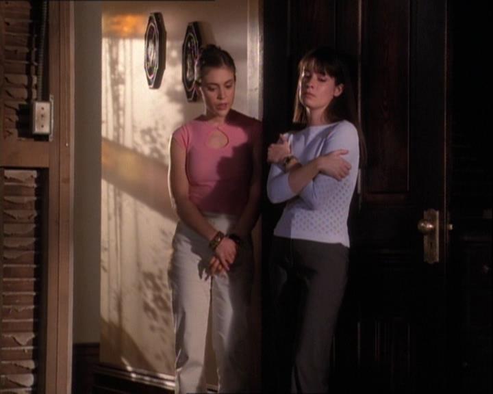 Charmed-Online-dot-net_121LoveHurts1699.jpg Charmed-Online-dot-net_121LoveHurts1699.jpg