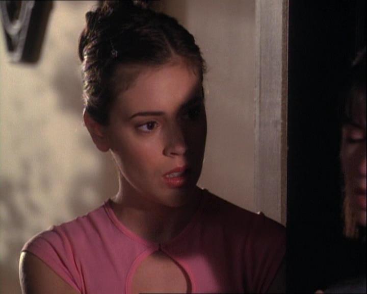 Charmed-Online-dot-net_121LoveHurts1710.jpg Charmed-Online-dot-net_121LoveHurts1710.jpg