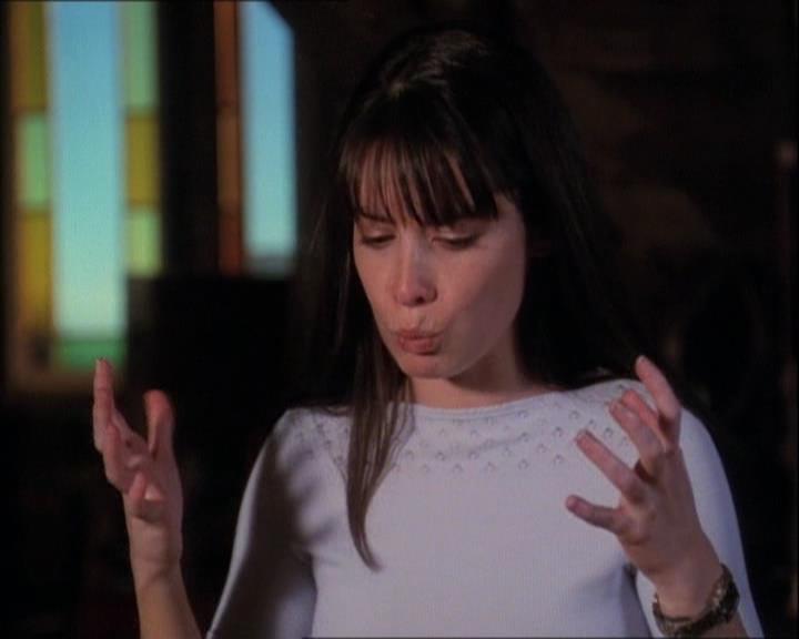 Charmed-Online-dot-net_121LoveHurts1715.jpg Charmed-Online-dot-net_121LoveHurts1715.jpg