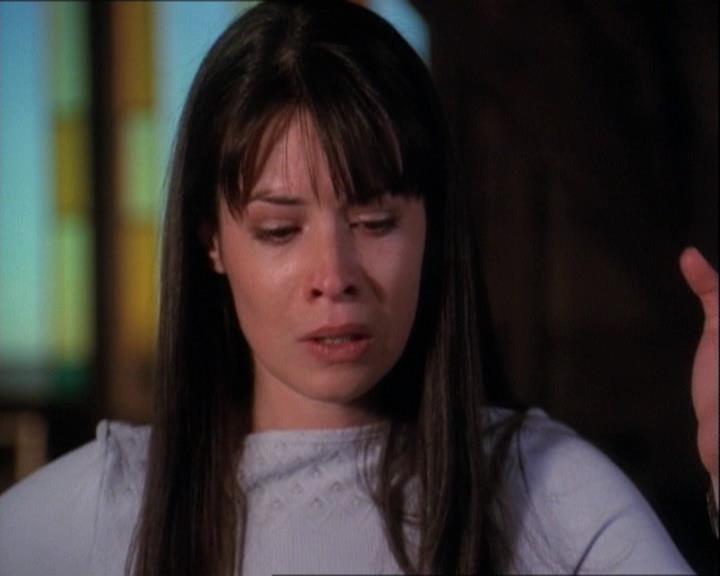 Charmed-Online-dot-net_121LoveHurts1726.jpg