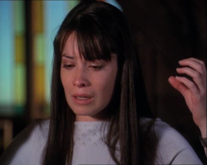 Charmed-Online-dot-net_121LoveHurts1727.jpg