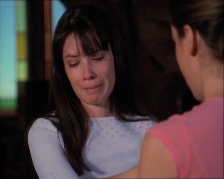 Charmed-Online-dot-net_121LoveHurts1753.jpg