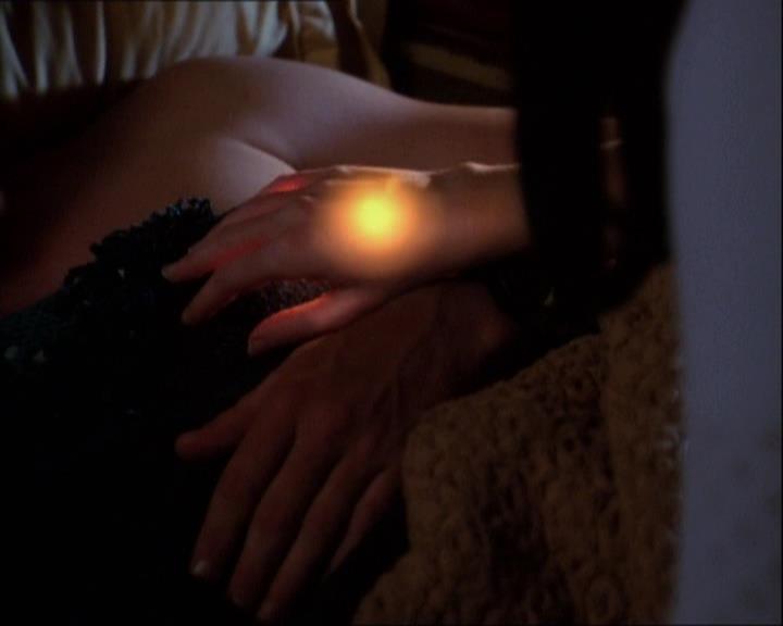 Charmed-Online-dot-net_121LoveHurts1794.jpg
