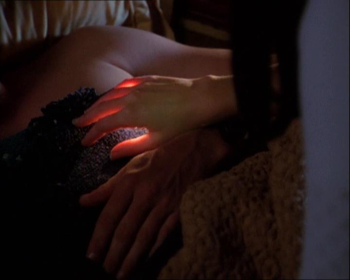 Charmed-Online-dot-net_121LoveHurts1796.jpg Charmed-Online-dot-net_121LoveHurts1796.jpg