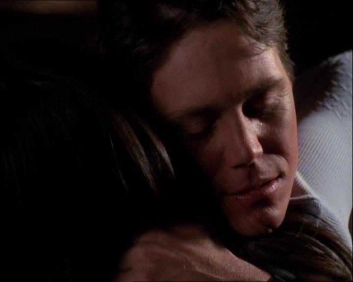 Charmed-Online-dot-net_121LoveHurts1849.jpg Charmed-Online-dot-net_121LoveHurts1849.jpg