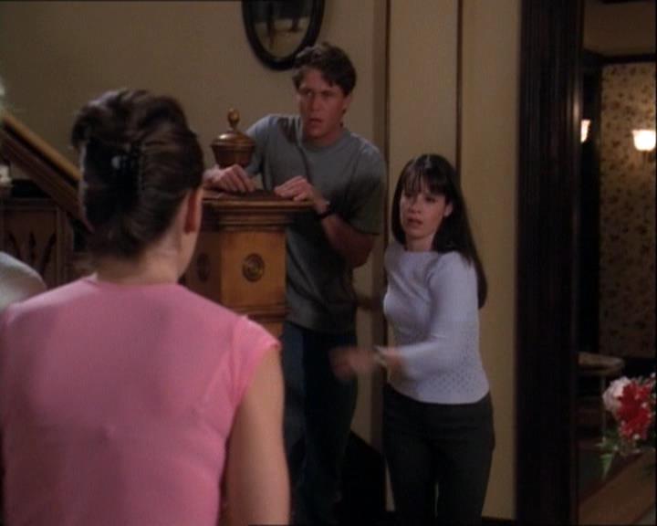 Charmed-Online-dot-net_121LoveHurts1856.jpg Charmed-Online-dot-net_121LoveHurts1856.jpg