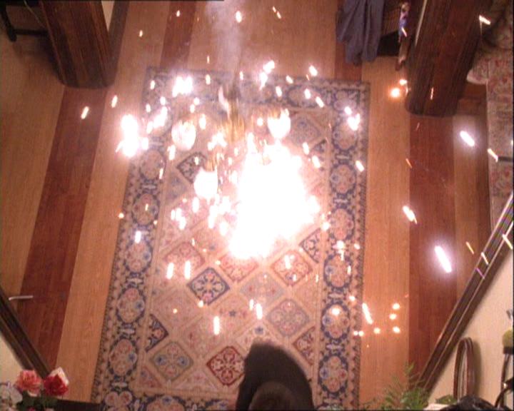 Charmed-Online-dot-net_121LoveHurts1871.jpg Charmed-Online-dot-net_121LoveHurts1871.jpg