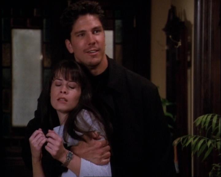 Charmed-Online-dot-net_121LoveHurts1876.jpg Charmed-Online-dot-net_121LoveHurts1876.jpg