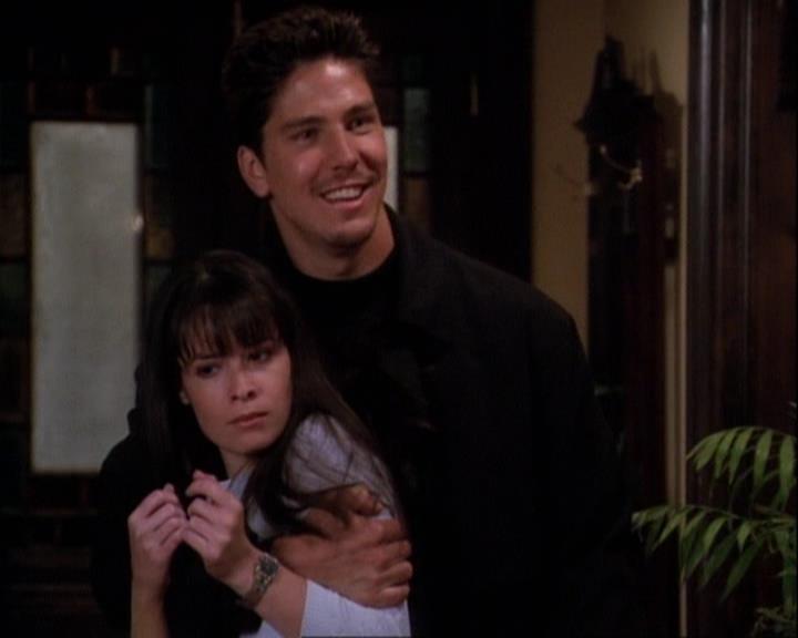 Charmed-Online-dot-net_121LoveHurts1878.jpg Charmed-Online-dot-net_121LoveHurts1878.jpg