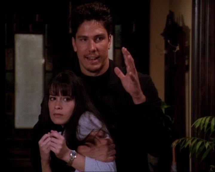 Charmed-Online-dot-net_121LoveHurts1881.jpg Charmed-Online-dot-net_121LoveHurts1881.jpg