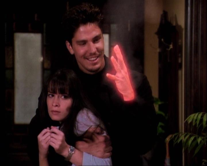 Charmed-Online-dot-net_121LoveHurts1882.jpg Charmed-Online-dot-net_121LoveHurts1882.jpg