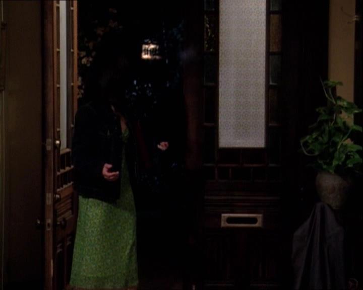 Charmed-Online-dot-net_121LoveHurts1900.jpg Charmed-Online-dot-net_121LoveHurts1900.jpg