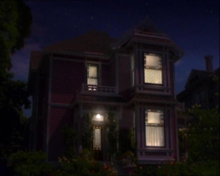 Charmed-Online-dot-net_121LoveHurts1909.jpg Charmed-Online-dot-net_121LoveHurts1909.jpg