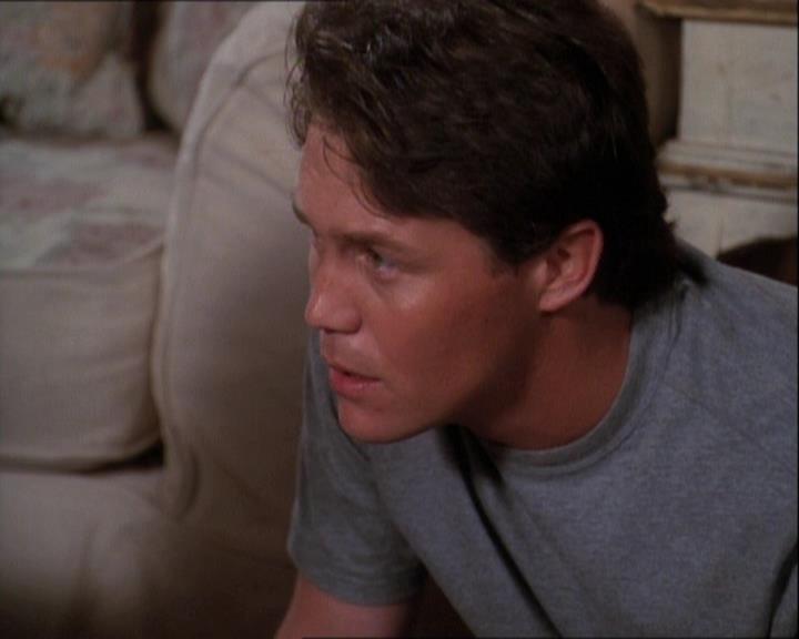 Charmed-Online-dot-net_121LoveHurts1933.jpg Charmed-Online-dot-net_121LoveHurts1933.jpg