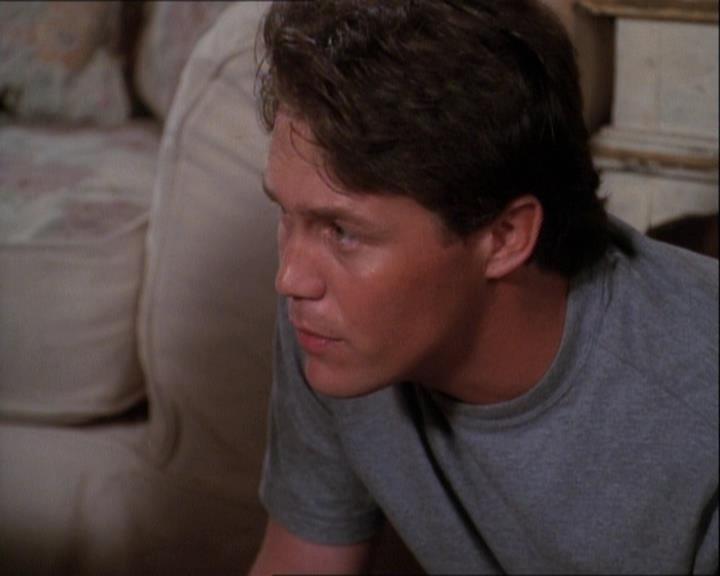 Charmed-Online-dot-net_121LoveHurts1934.jpg Charmed-Online-dot-net_121LoveHurts1934.jpg