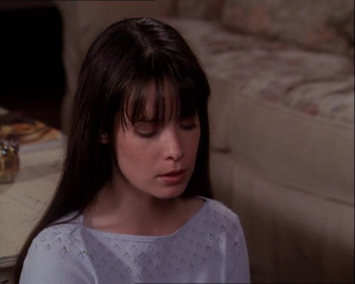 Charmed-Online-dot-net_121LoveHurts1937.jpg