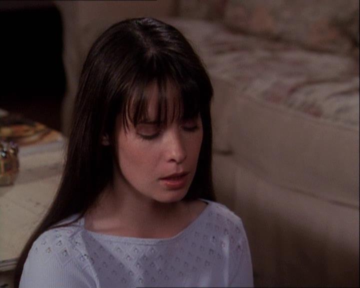 Charmed-Online-dot-net_121LoveHurts1938.jpg Charmed-Online-dot-net_121LoveHurts1938.jpg