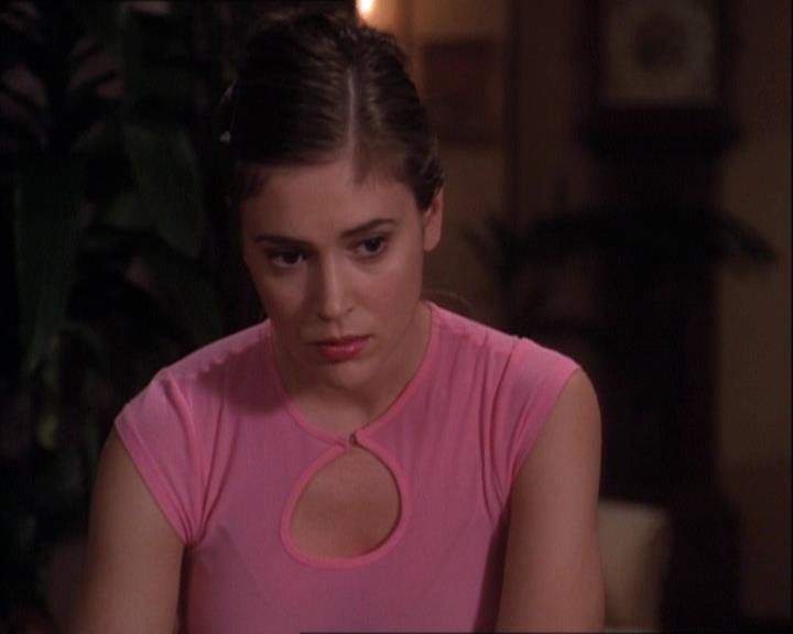 Charmed-Online-dot-net_121LoveHurts1939.jpg