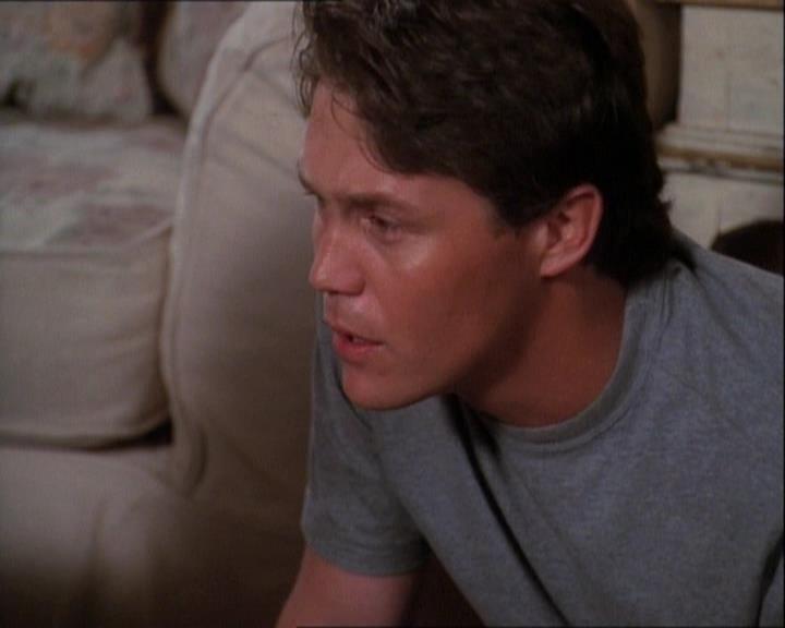 Charmed-Online-dot-net_121LoveHurts1941.jpg Charmed-Online-dot-net_121LoveHurts1941.jpg