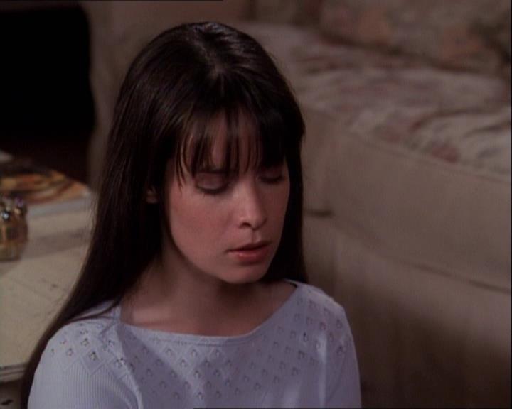 Charmed-Online-dot-net_121LoveHurts1942.jpg