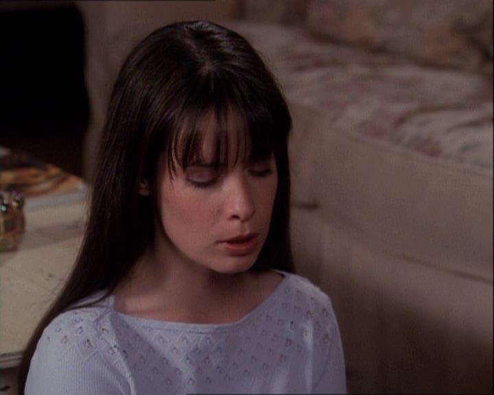 Charmed-Online-dot-net_121LoveHurts1944.jpg Charmed-Online-dot-net_121LoveHurts1944.jpg