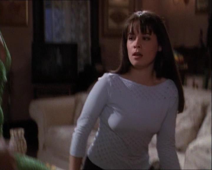 Charmed-Online-dot-net_121LoveHurts1955.jpg Charmed-Online-dot-net_121LoveHurts1955.jpg