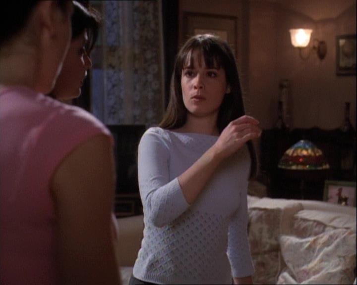 Charmed-Online-dot-net_121LoveHurts1956.jpg Charmed-Online-dot-net_121LoveHurts1956.jpg