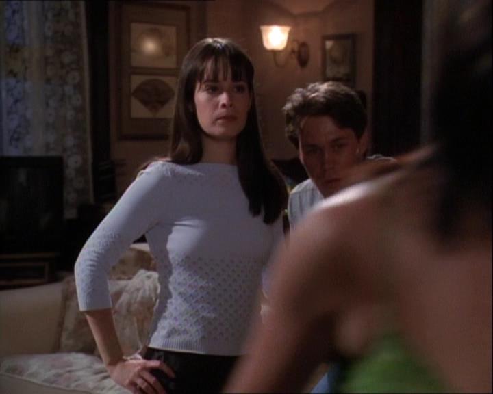 Charmed-Online-dot-net_121LoveHurts1970.jpg Charmed-Online-dot-net_121LoveHurts1970.jpg