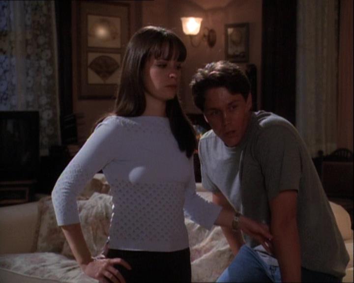 Charmed-Online-dot-net_121LoveHurts1971.jpg Charmed-Online-dot-net_121LoveHurts1971.jpg