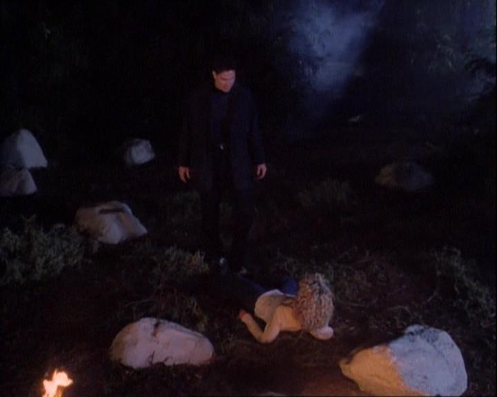 Charmed-Online-dot-net_121LoveHurts1996.jpg Charmed-Online-dot-net_121LoveHurts1996.jpg