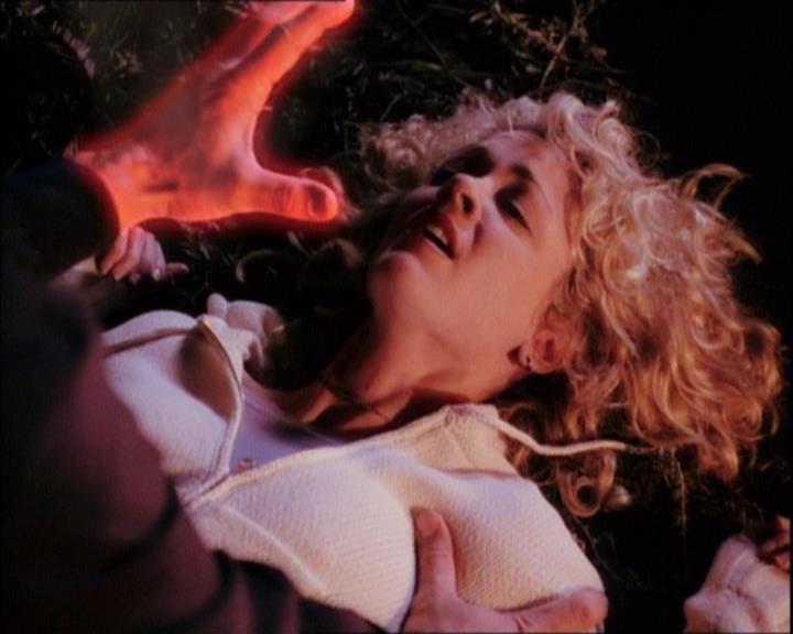 Charmed-Online-dot-net_121LoveHurts1999.jpg Charmed-Online-dot-net_121LoveHurts1999.jpg
