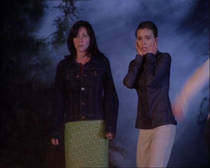 Charmed-Online-dot-net_121LoveHurts2007.jpg Charmed-Online-dot-net_121LoveHurts2007.jpg