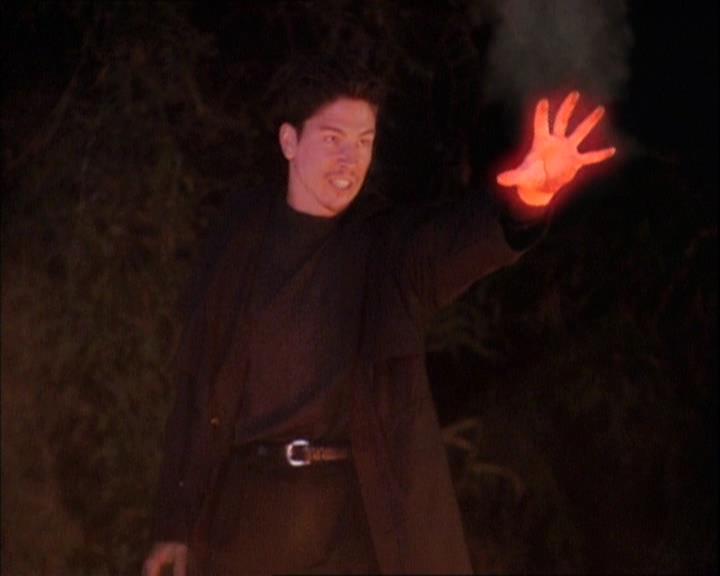 Charmed-Online-dot-net_121LoveHurts2014.jpg Charmed-Online-dot-net_121LoveHurts2014.jpg