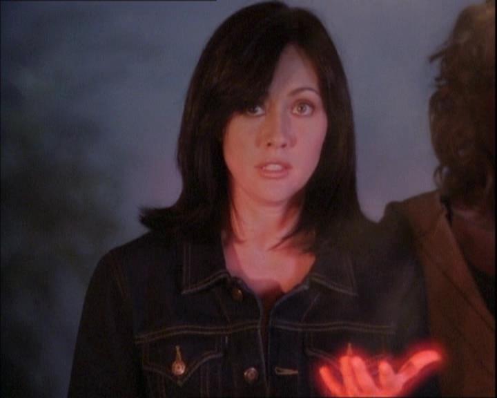 Charmed-Online-dot-net_121LoveHurts2028.jpg Charmed-Online-dot-net_121LoveHurts2028.jpg